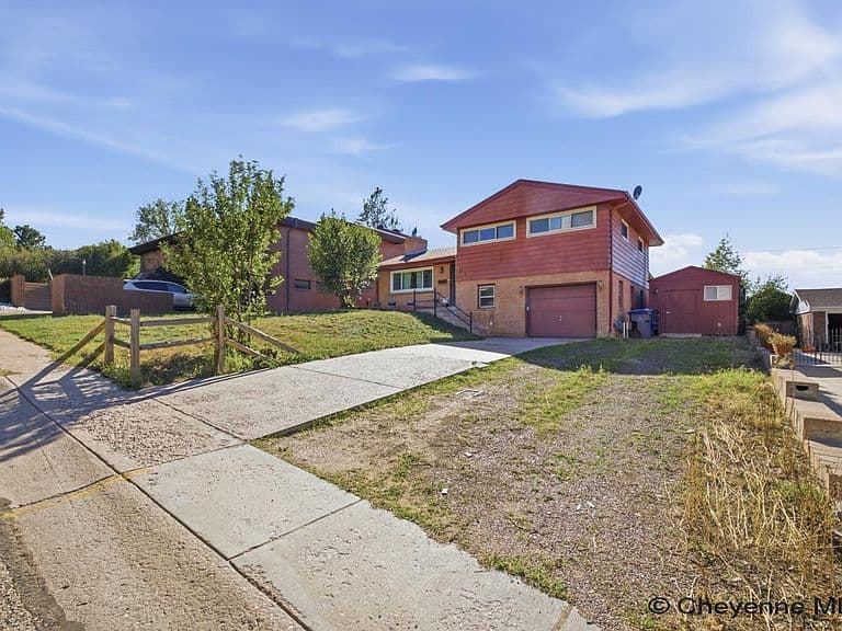 649 Vista Ln photo 5
