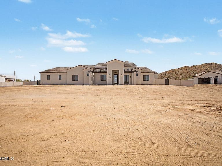 3213 W LIND Road photo 1