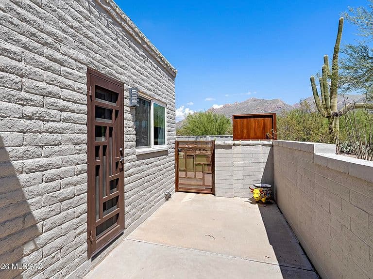 6415 N Camino Padre Isidoro photo 4