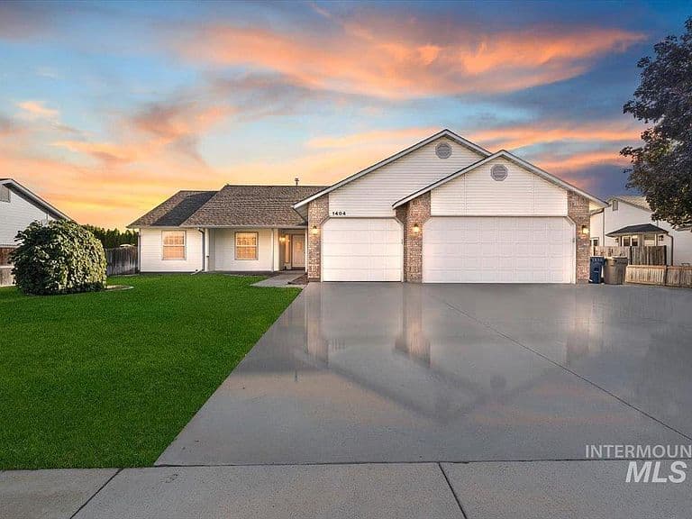 1404 Burnett Dr photo 1
