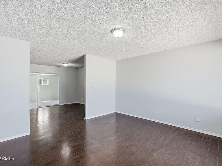 2219 W CHOLLA Street photo 5