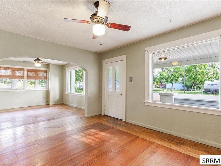150 Woodland Ave photo 3