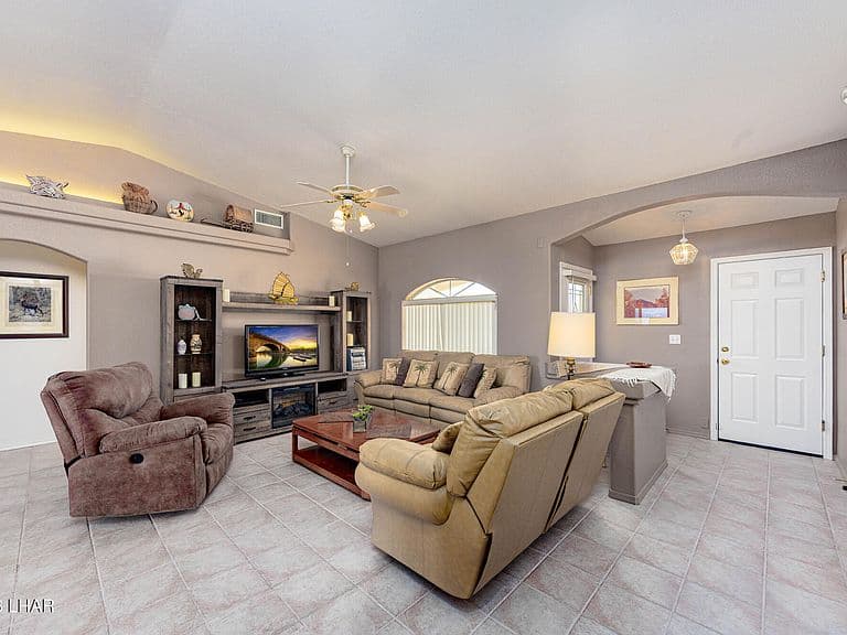 3130 Silverspoon Dr photo 4