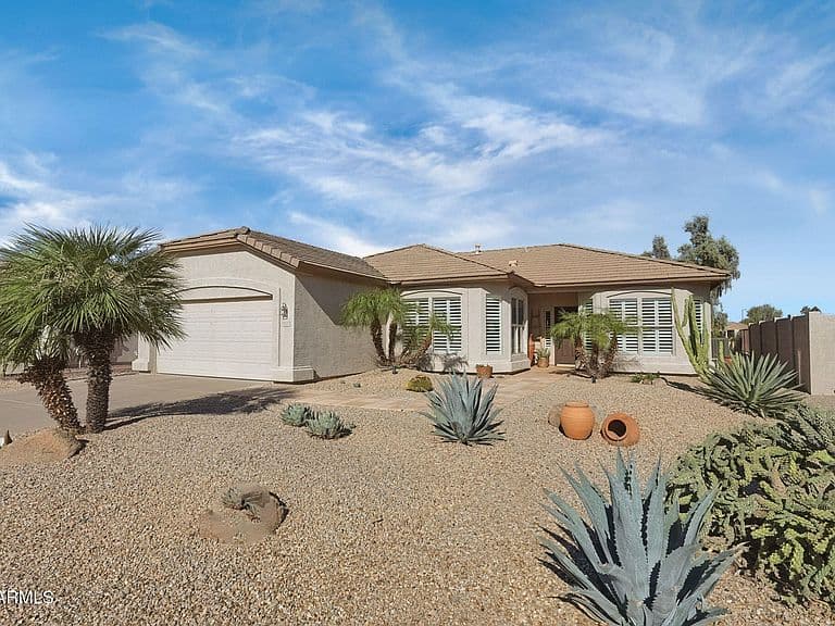 3918 E HAZELTINE Way photo 2