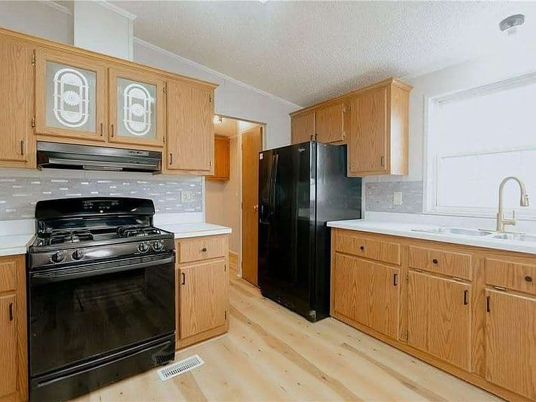 510 Andrick Ave photo 4
