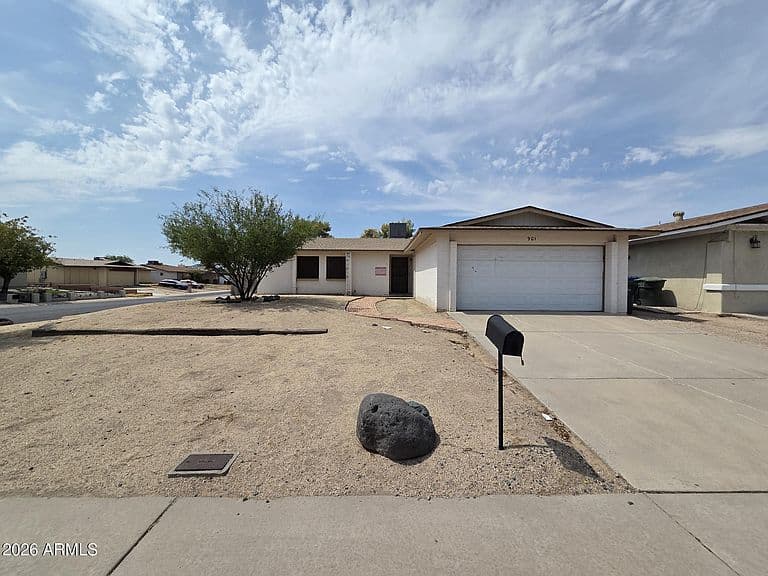 901 W ANGELA Drive photo 1