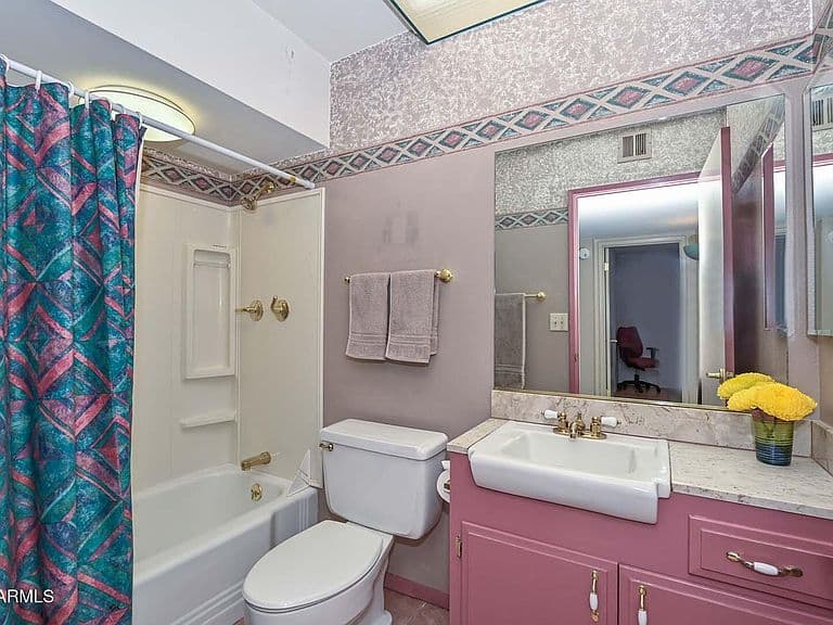 10116 W PEORIA Avenue photo 4