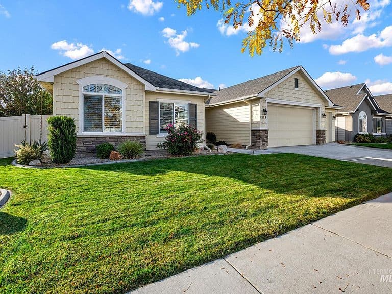 5813 W Avilla Dr photo 2