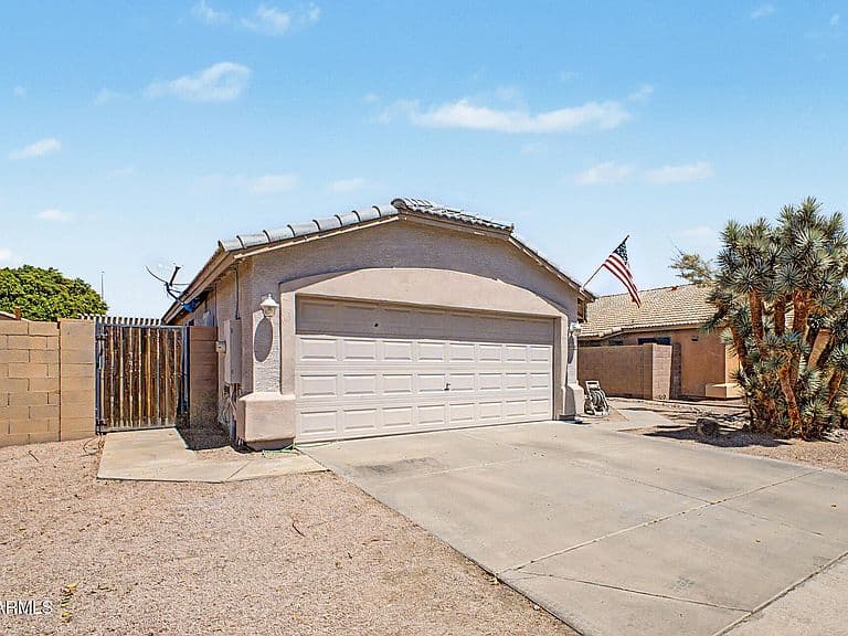 10228 E CRESCENT Avenue photo 2