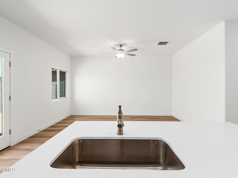 1082 W FELIZ Street photo 5