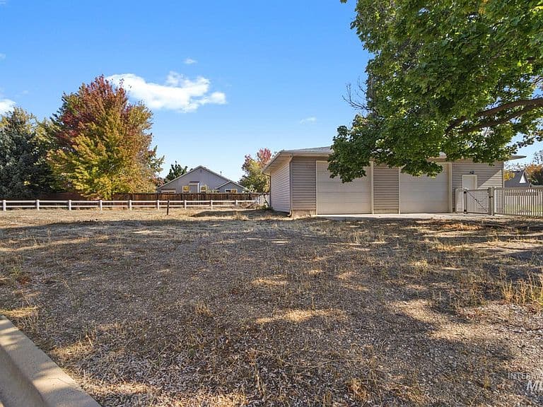 11360 W Lake Hazel Rd photo 5