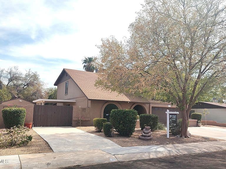 6207 W ALTADENA Avenue photo 5