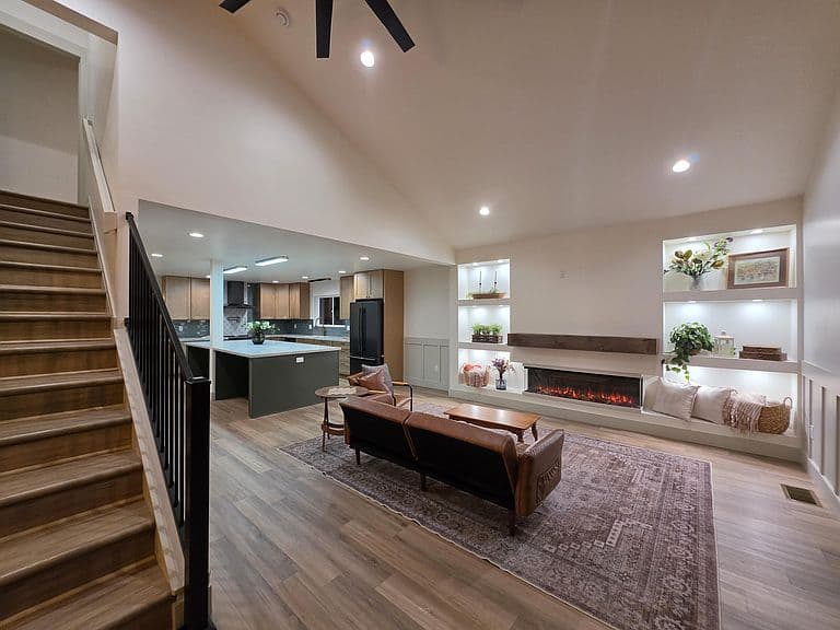 1203 N Camelot Dr photo 3