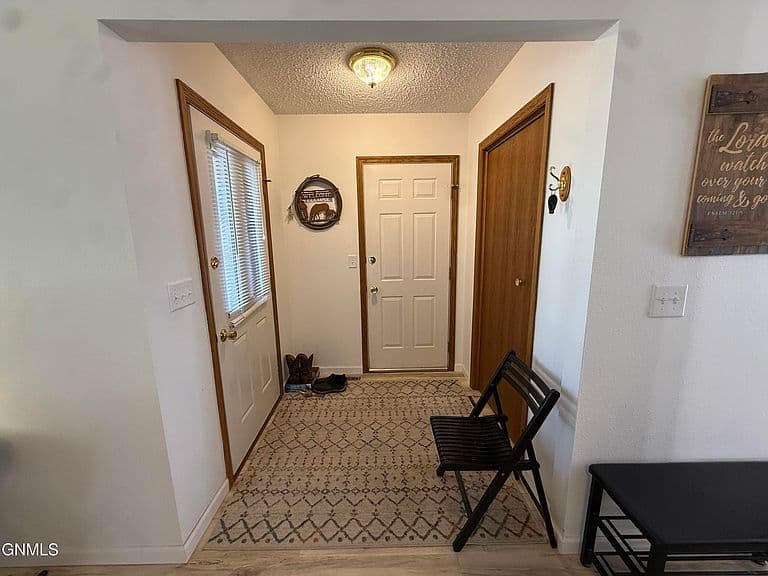 1409 Canyon Dr photo 2