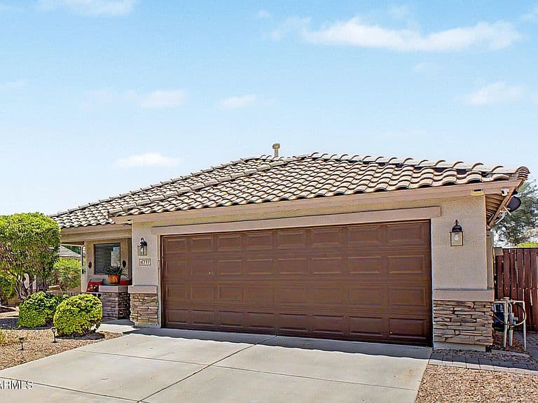 15777 W LATHAM Street photo 4