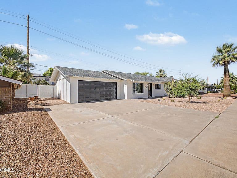 8725 E CORONADO Road photo 3