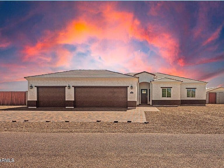 3835 N HOHOKAM Drive photo 1