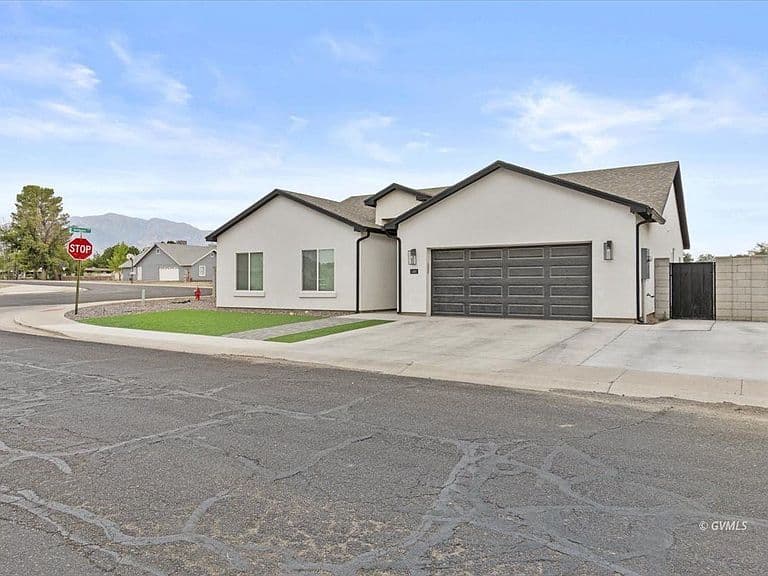 1492 N Cota Ln photo 3