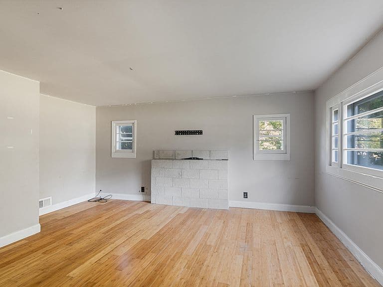 5124 Williston Road photo 3