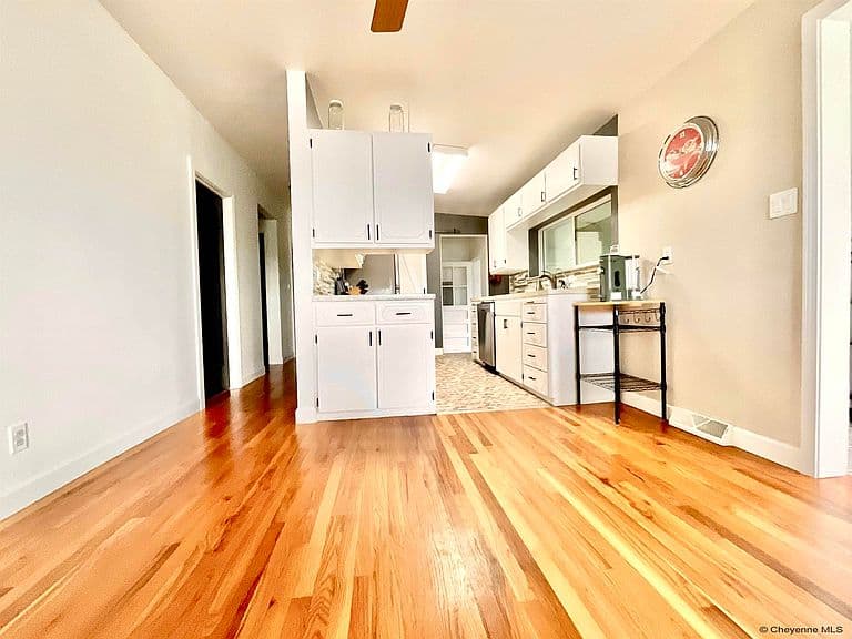 3117 Douglas St photo 3