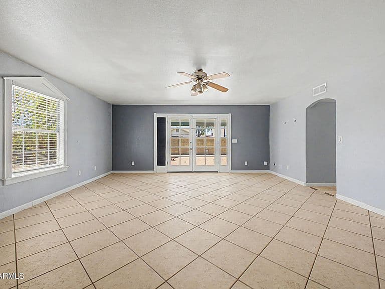 6821 W JENAN Drive photo 3
