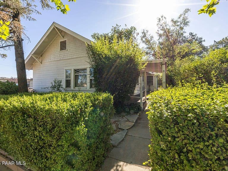 335 N Pleasant St photo 1