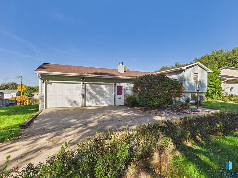 25761 Lindbergh Ave photo 4