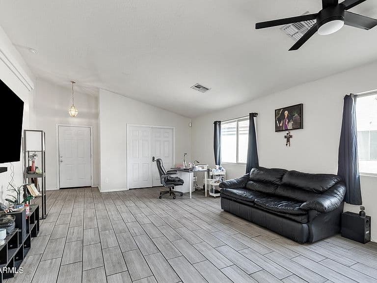3233 W HUNTINGTON Drive photo 5