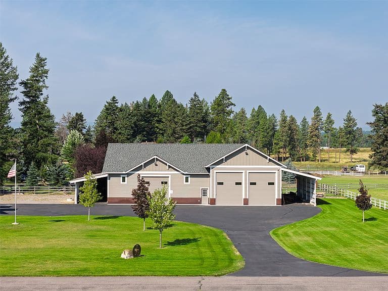 1056 Cowboy Way photo 3