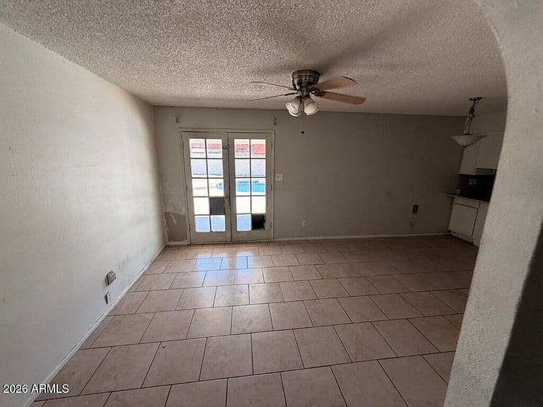 581 W 21ST Avenue photo 4