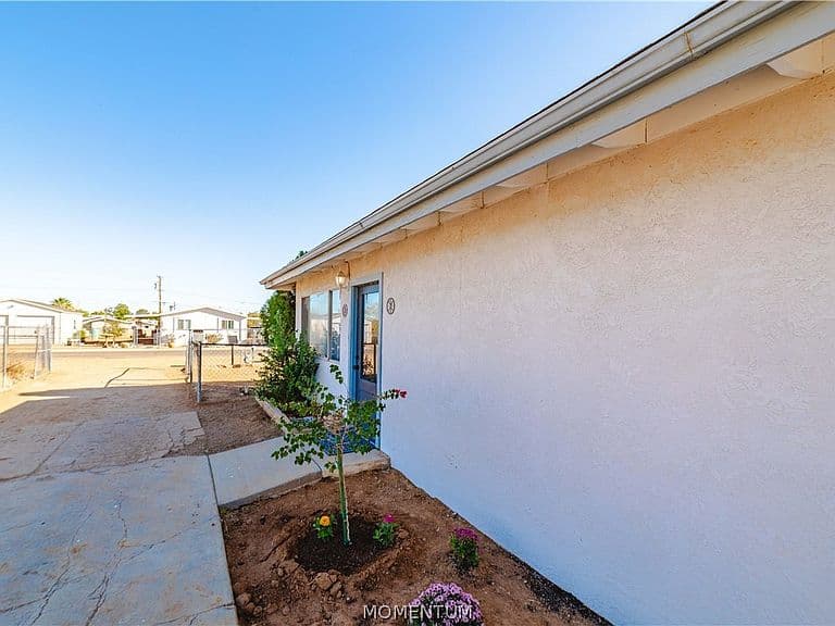 2630 E Devlin Avenue photo 5