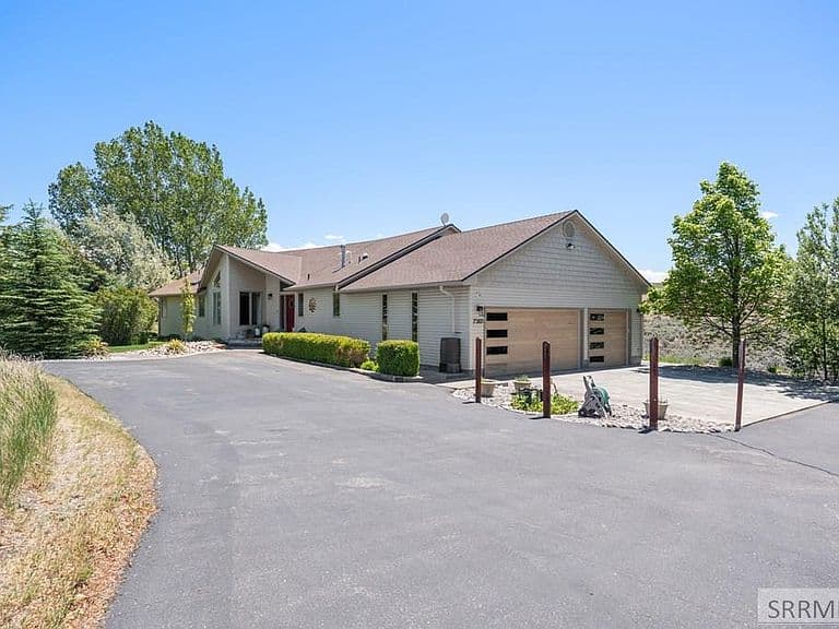 7160 E Rimrock Dr photo 2