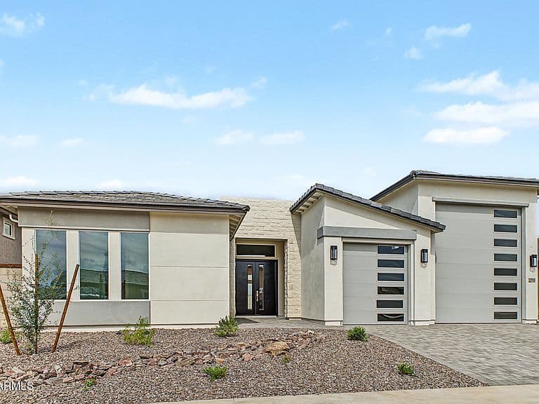 13718 W HACKAMORE Drive photo 1