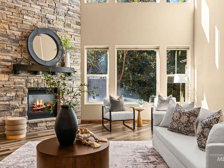 825 E Rubicon Dr photo 3