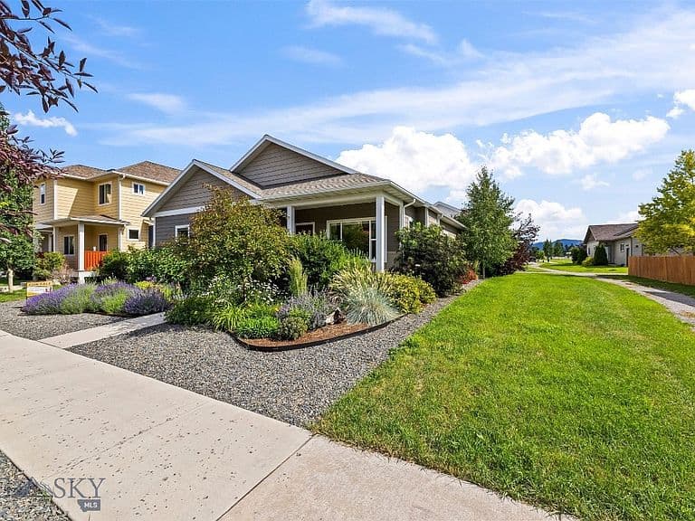 1290 Manzanita Dr photo 2