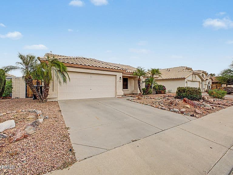 12412 W CAMBRIDGE Avenue photo 3