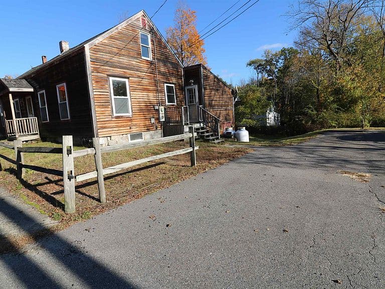 12 Russell Avenue photo 3