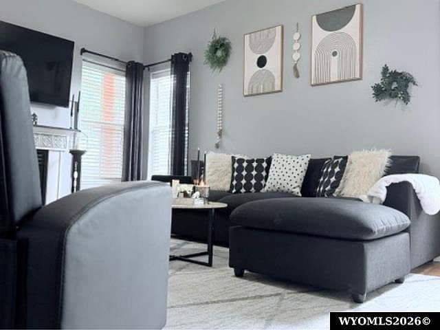 1025 Woodhaven Dr photo 2