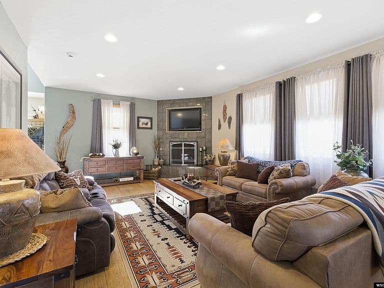 1031 Goodstein Dr photo 4