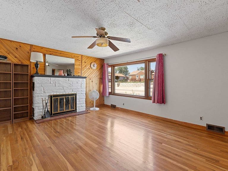 611 Saint Patrick St photo 3