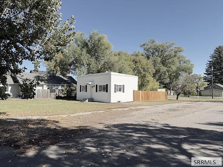 820 N Shilling Ave photo 2