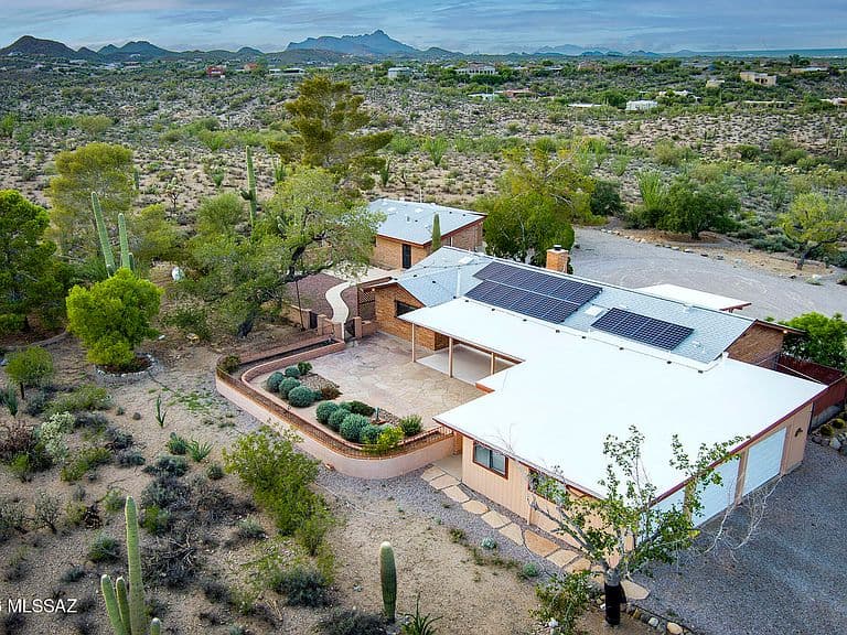 3825 N Camino De Oeste photo 2