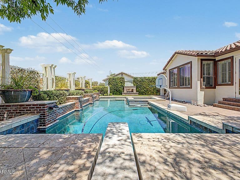 2850 E CAMELLIA Drive photo 2
