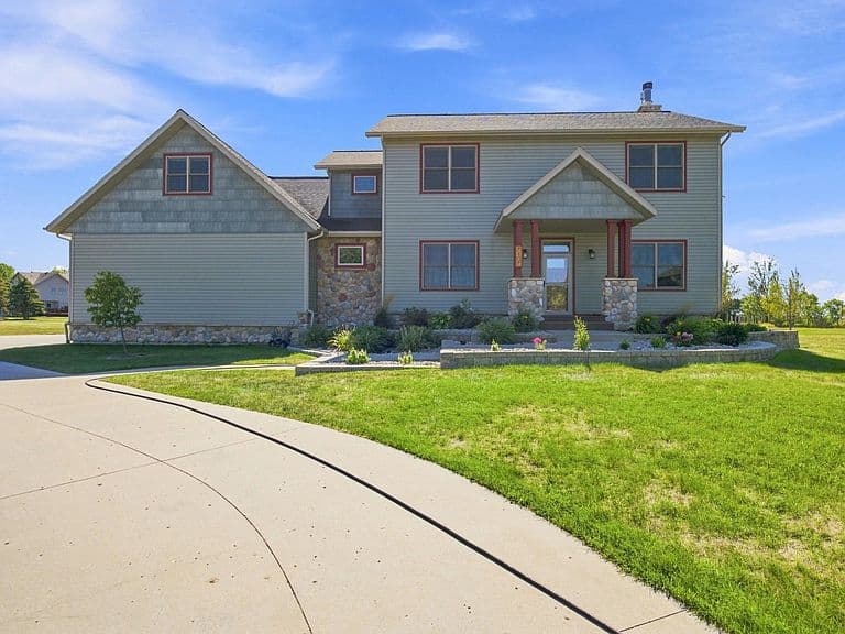 7107 Maple Ln photo 1