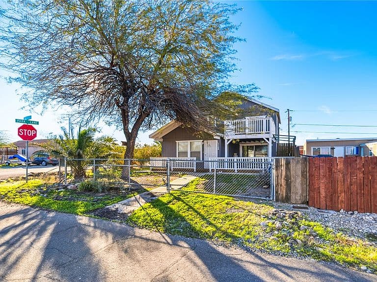 1124 Sahuaro Dr photo 2