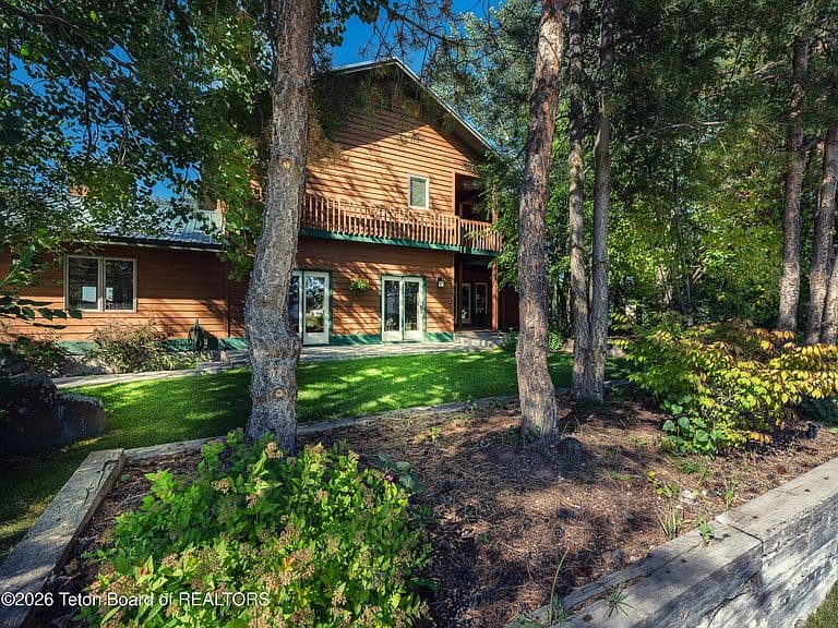 520 Targhee Towne Rd photo 2
