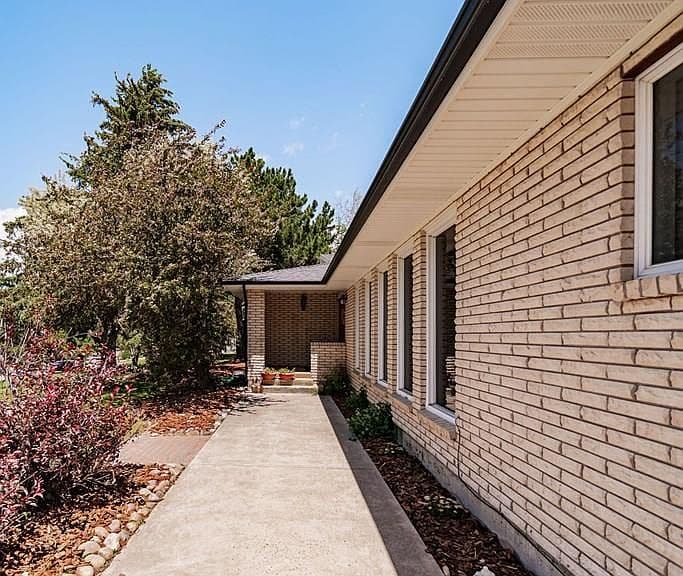 1365 Meadowview Ave photo 3