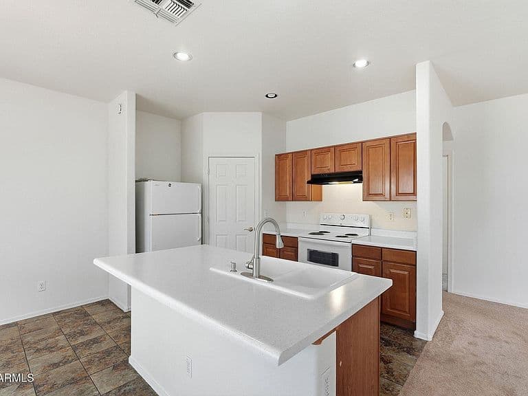 2624 E LA COSTA Drive photo 5