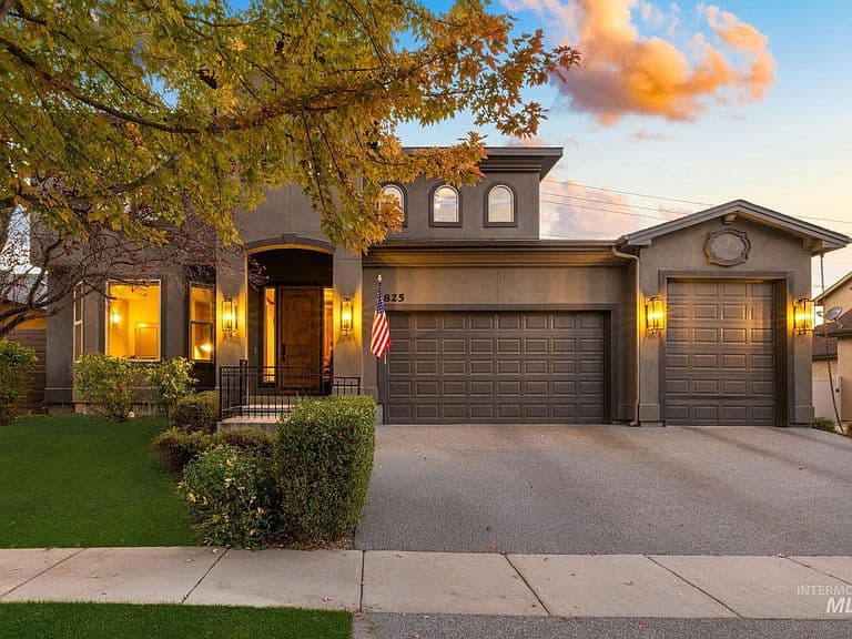 825 E Rubicon Dr photo 2