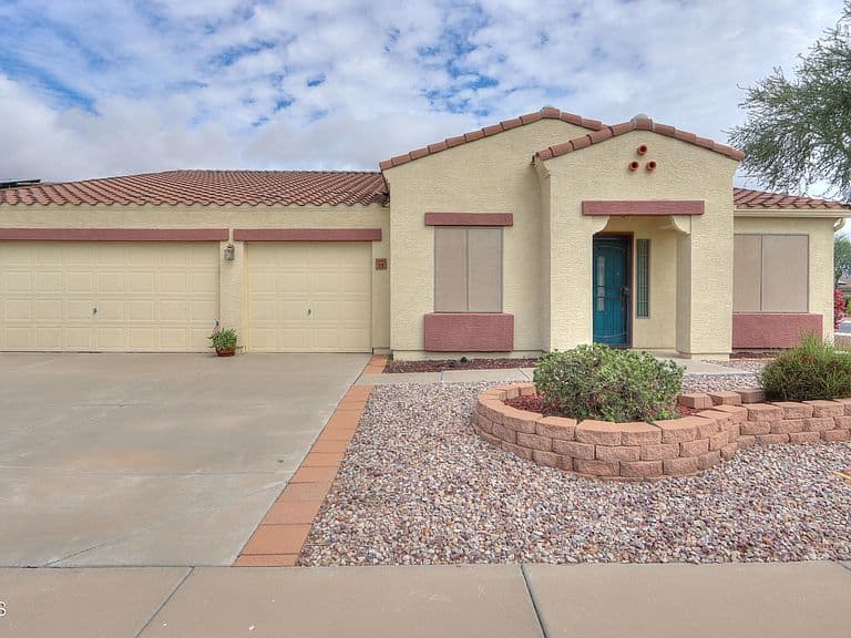 518 E BLACK DIAMOND Drive photo 1